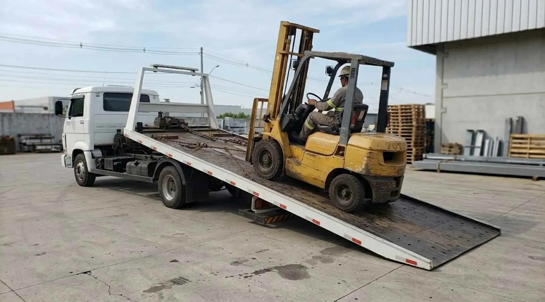 Empilhadeira transportada em guincho plataforma em Campinas