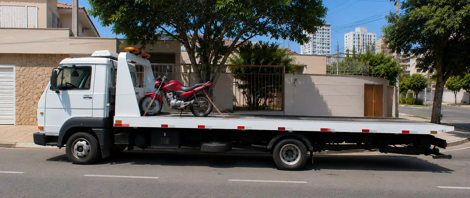 Guincho para moto em Campinas realizando transporte em plataforma